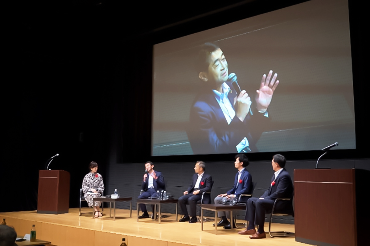 Panel discussion at the event. Second from left: HASHIMOTO Osamu, President, Mitsui Chemicals