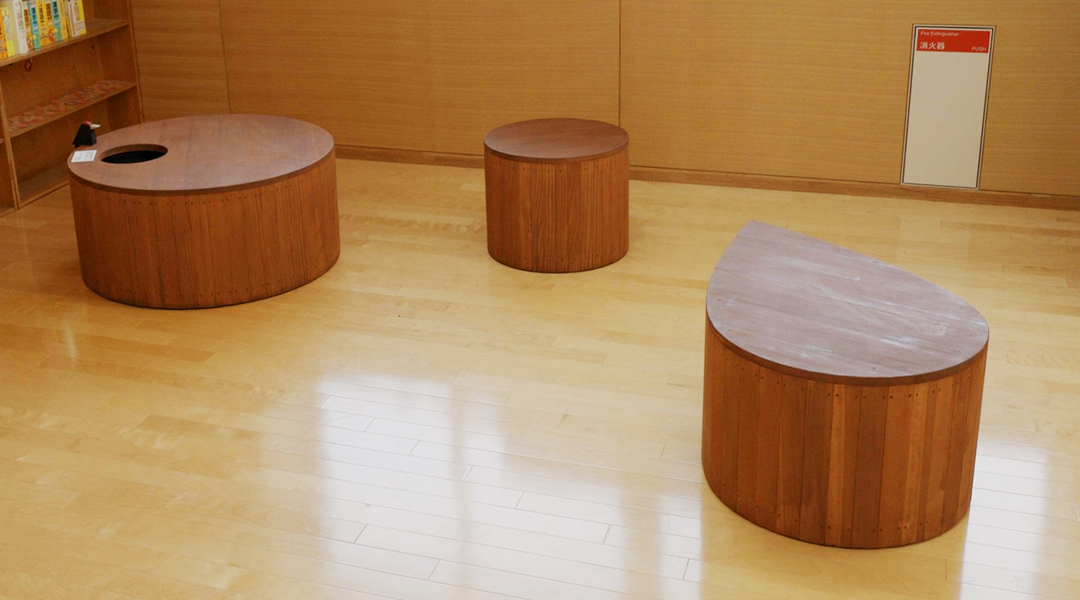 Multi-purpose benches inspired by  water droplets in Shirakami Sanchi Fujisato Municipal School