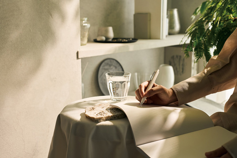 FUMI, the mechanical pencil with a novel tactile sensation