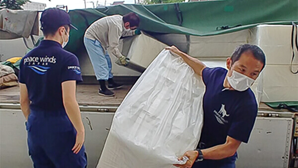Urethane mattresses carried by an NPO to an evacuation center
