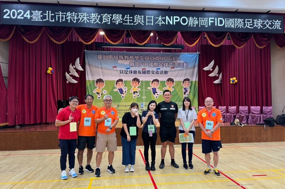 Group photo of activity participants