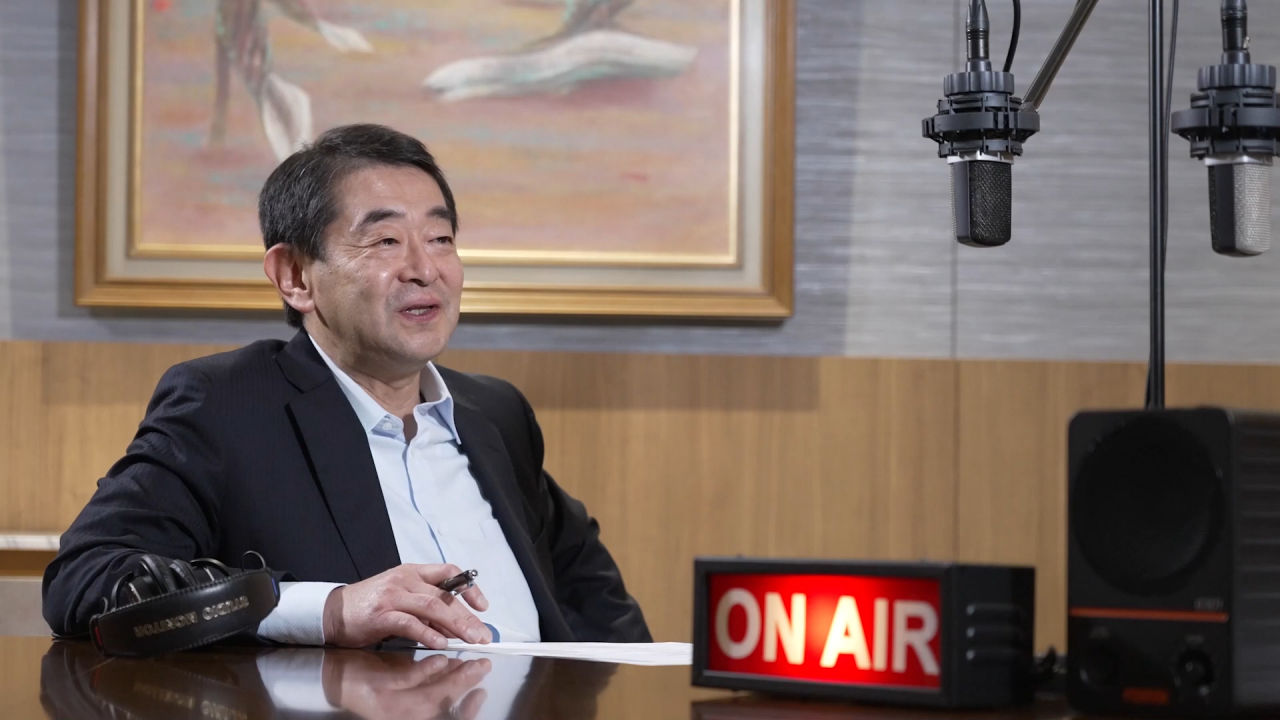 　「橋本ラジオ」に出演する橋本社長