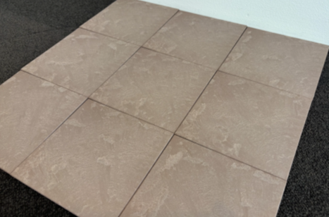 「TRANSWOOD® with Prasus®」 製の床材タイル