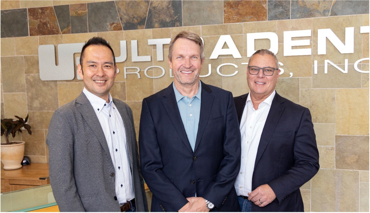 左より、三井化学 オーラルケア事業部長 小野真吾、Ultradent社 CEO Dirk Jeffs、Kulzer社 CEO Chris Holden