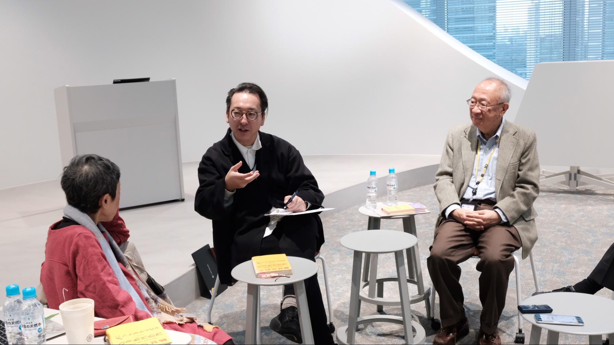 お話しする松永さんと竹原先生