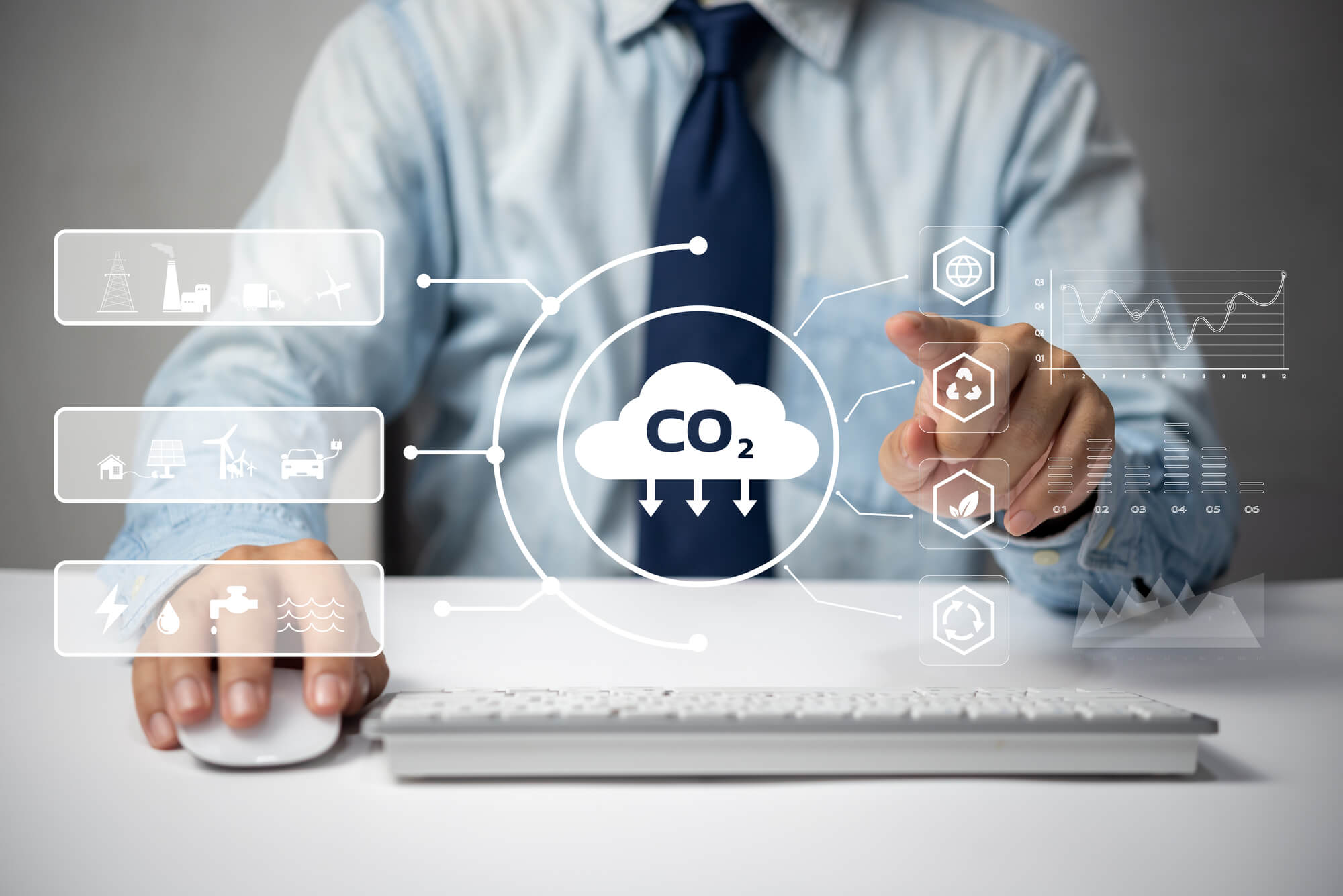 CO2排出量を計算するビジネスマン