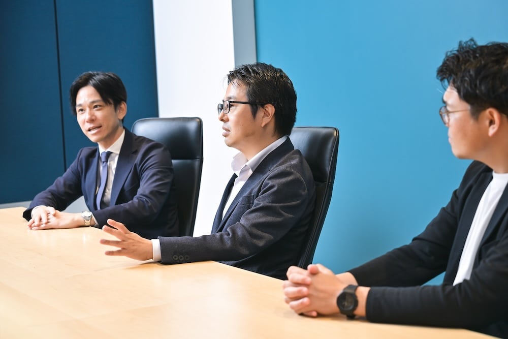 取材に応じた、三菱商事 小野さん、ソニー 大場さん