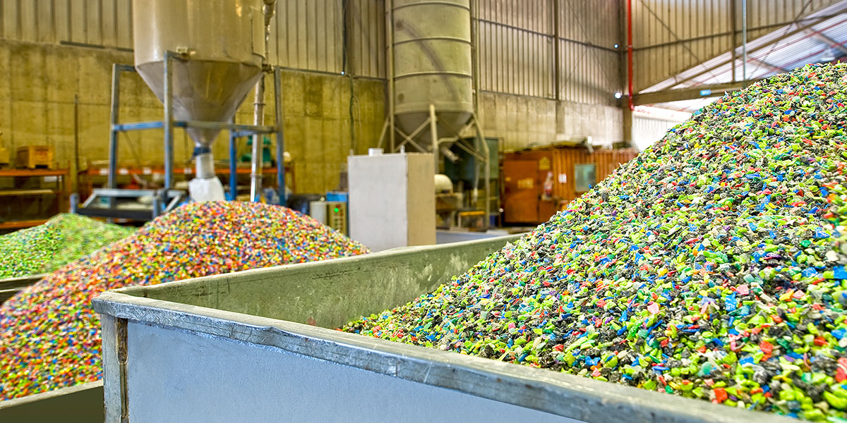 プラスチックがリサイクルされる様子