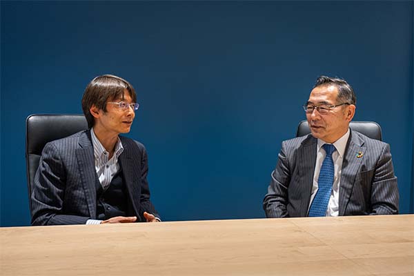 左から浦川さん、石塚さん